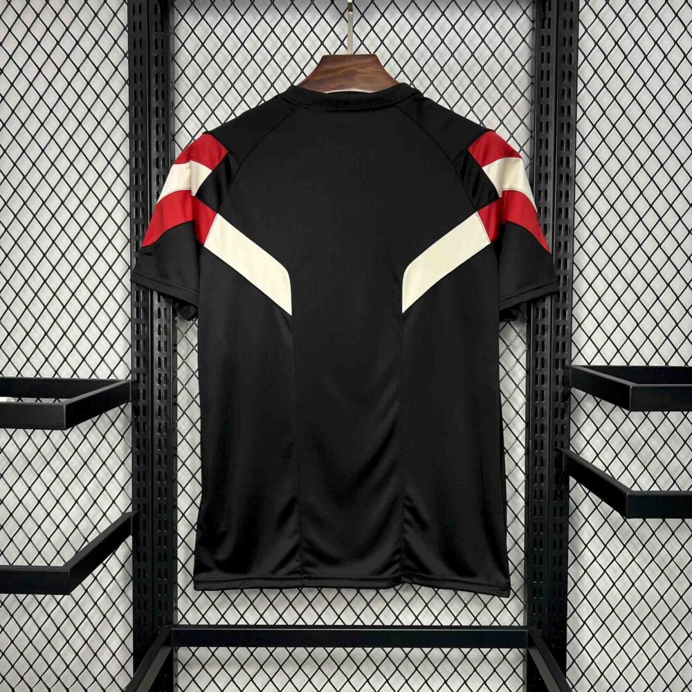 Manchester United Black Retro Edition 24/25 (FV) - Image 3