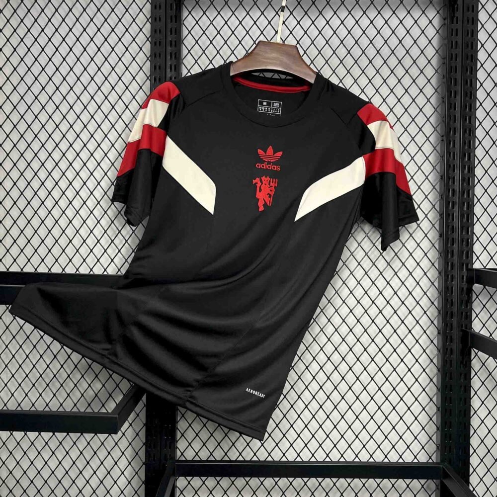Manchester United Black Retro Edition 24/25 (FV) - Image 2